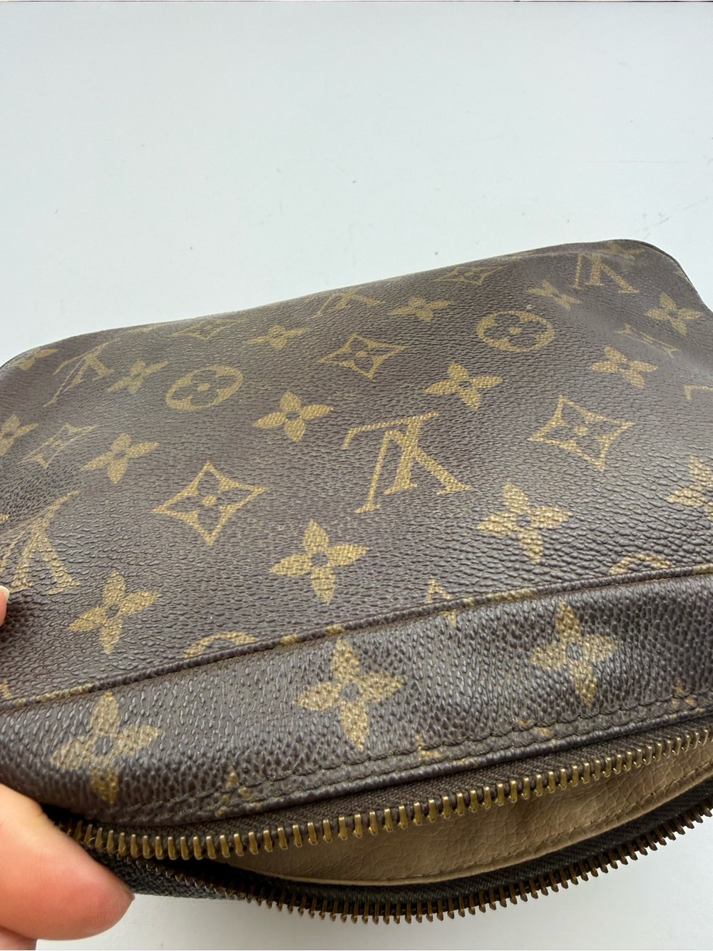 LOUIS VUITTON Monogram Trousse Toilette 23 - Picture 10 of 17